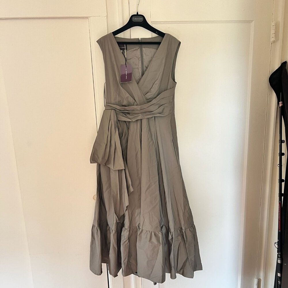 $1450 Talbot Runhof women's Dress  Size 12